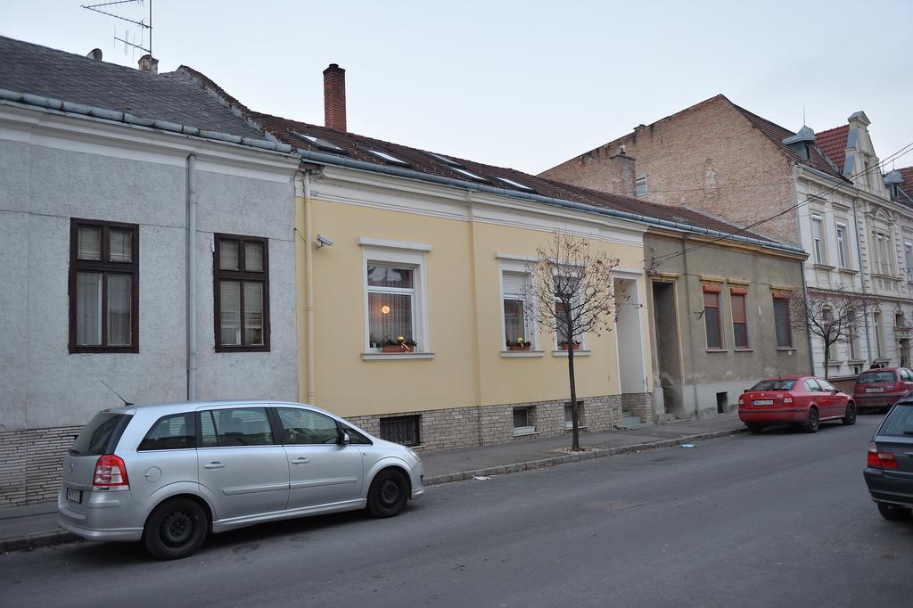 Sopron Eszter Apartman الغرفة الصورة